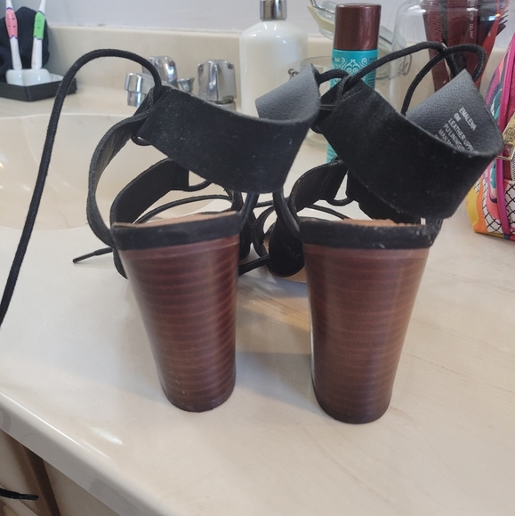 Steve Madden sandal heels - Picture 2 of 4